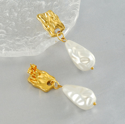 Beautiful Pearl Drop Earrings in 18k Gold-Plated Stainless Steel