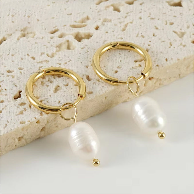 Pendant Earrings with Freshwater Pearl in 18k Gold-Plated Stainless Steel