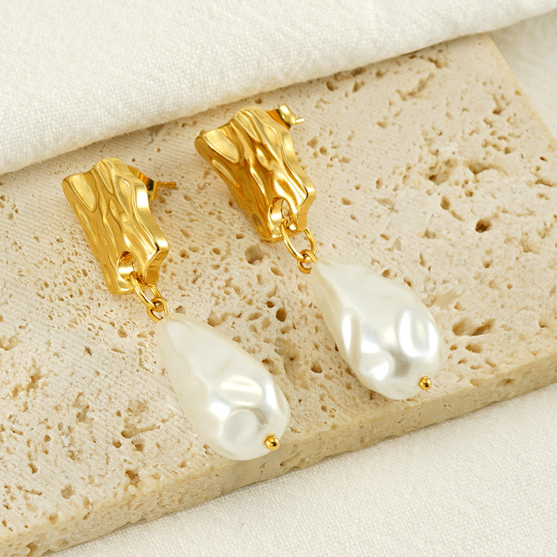 Beautiful Pearl Drop Earrings in 18k Gold-Plated Stainless Steel